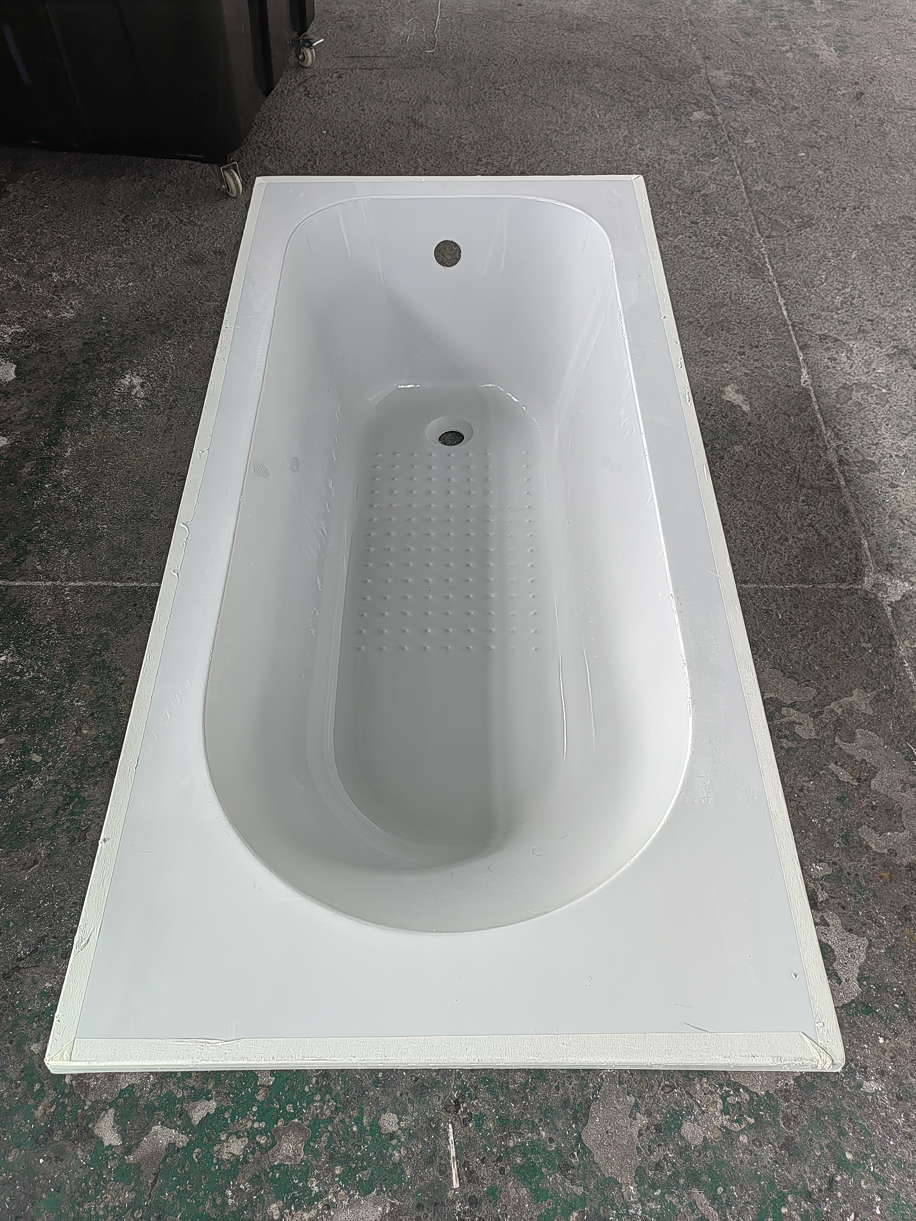 Acrylic bathtub