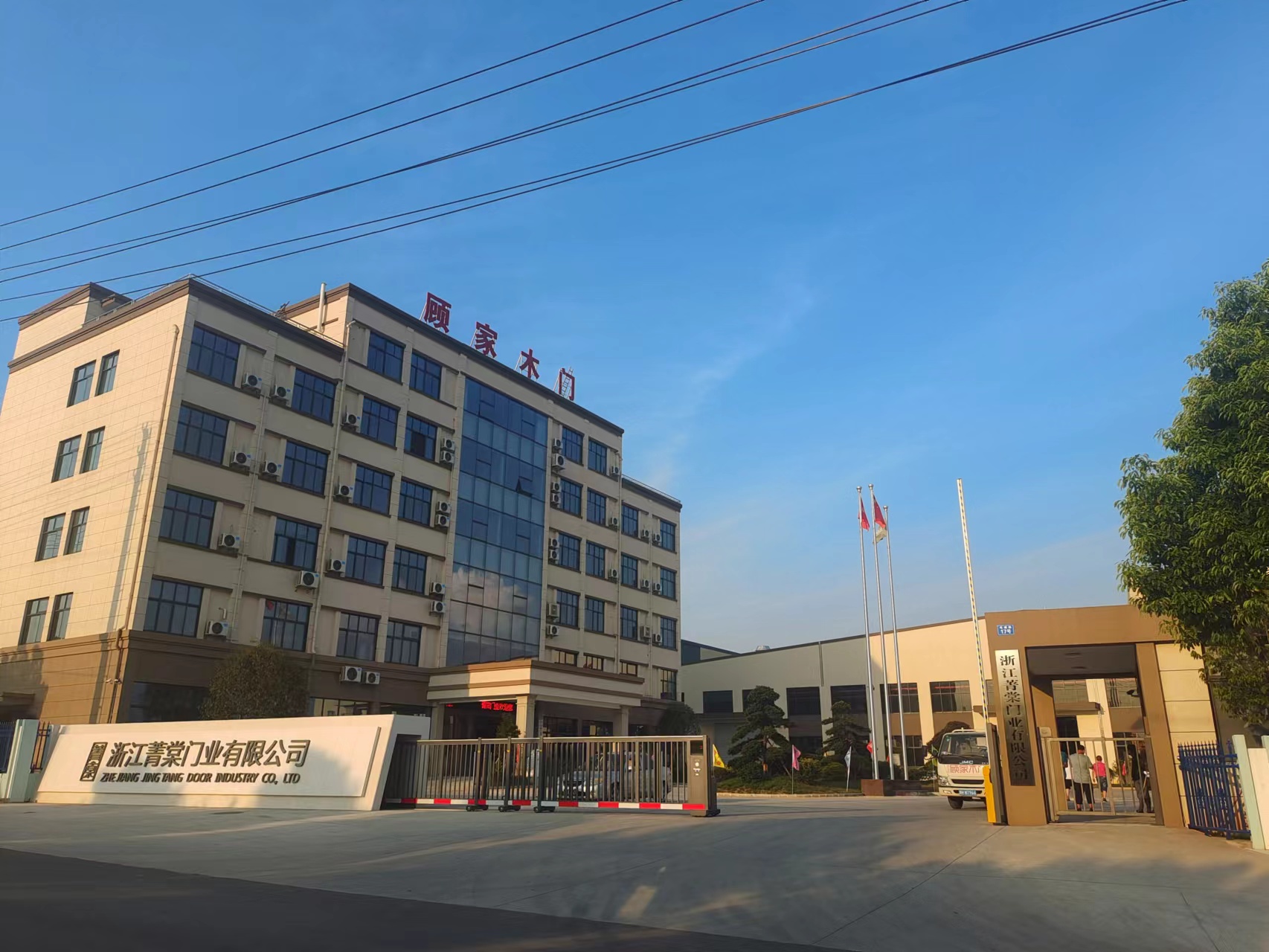 Zhejiang Jinghtang Door Industry Co., Ltd. – maceta de cerámica 1