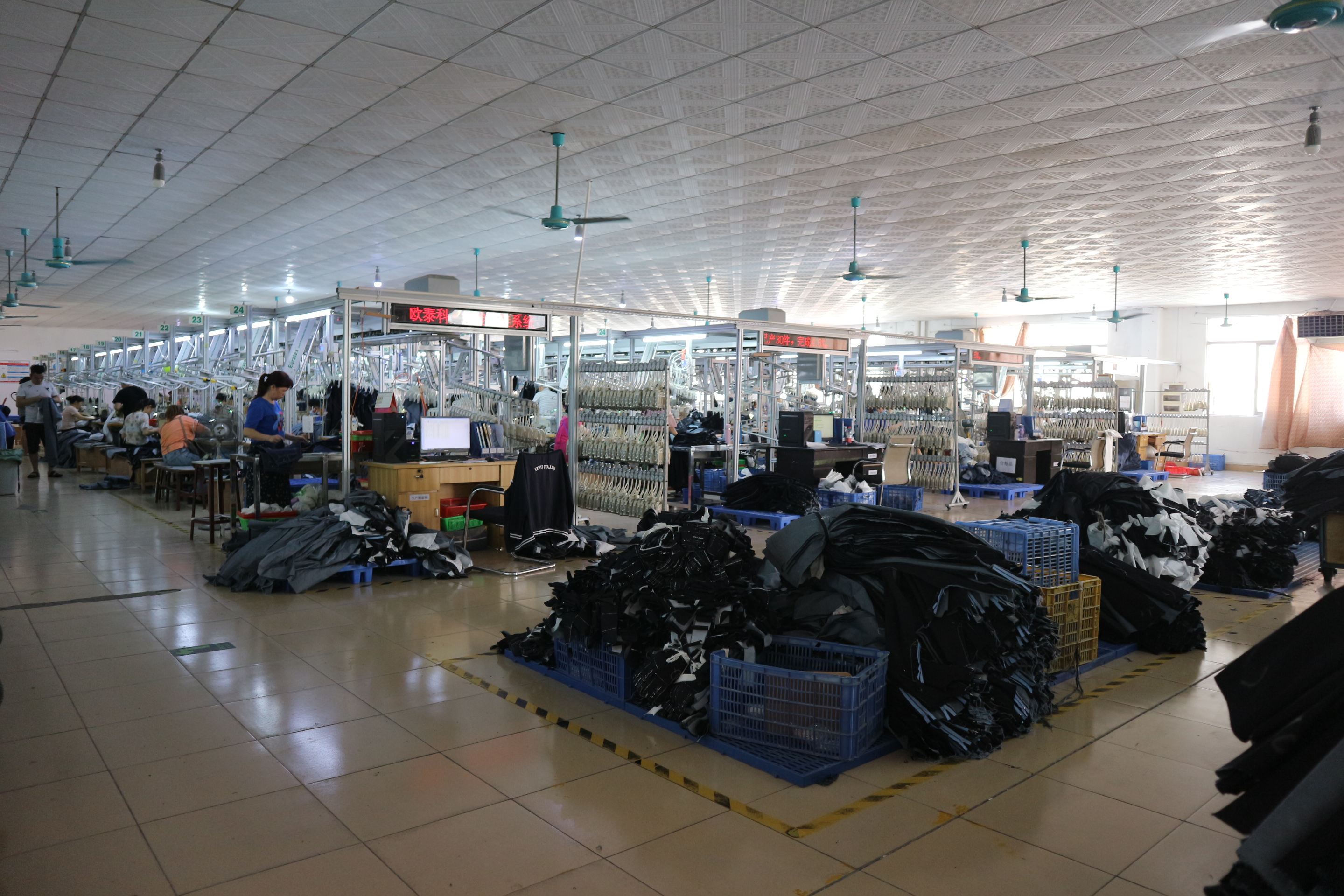 Foshan Xiangyou Clothing Manufacturing Co., Ltd. – hilo de poliéster 2