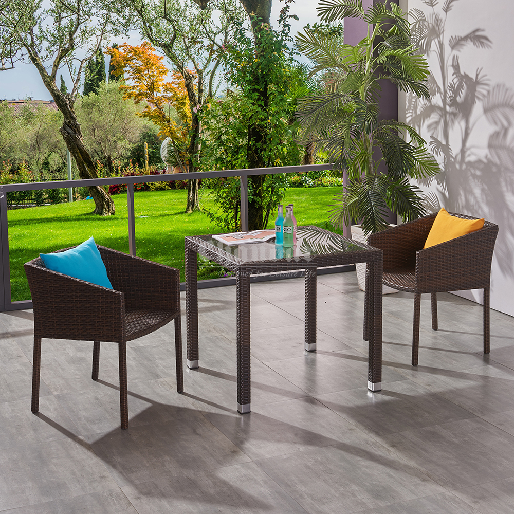 Outdoor dining set