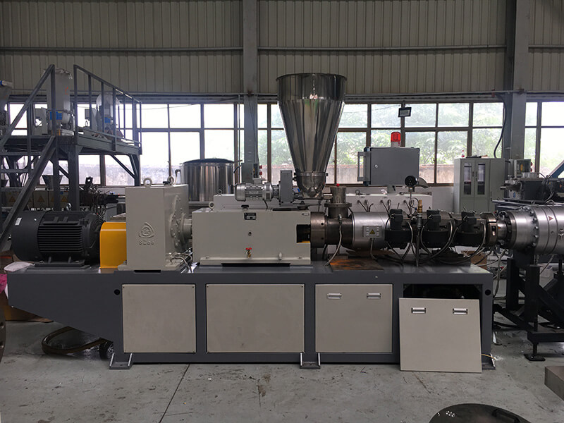 Zhangjiagang City Benk Machinery Co., LTD – molde de inyección 1