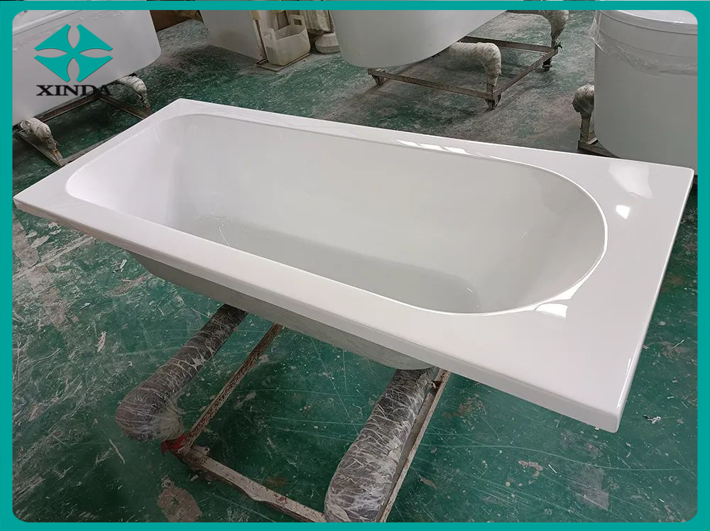 Plastic bathtub
