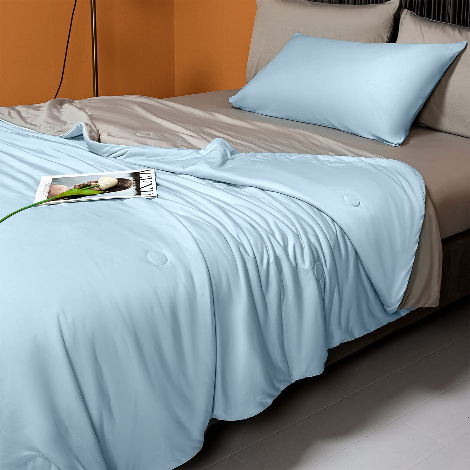 Cooling Blankets for Hot Sleepers - Cool Like Ice Cream Lightweight Quilt for Summer Cold Cooling