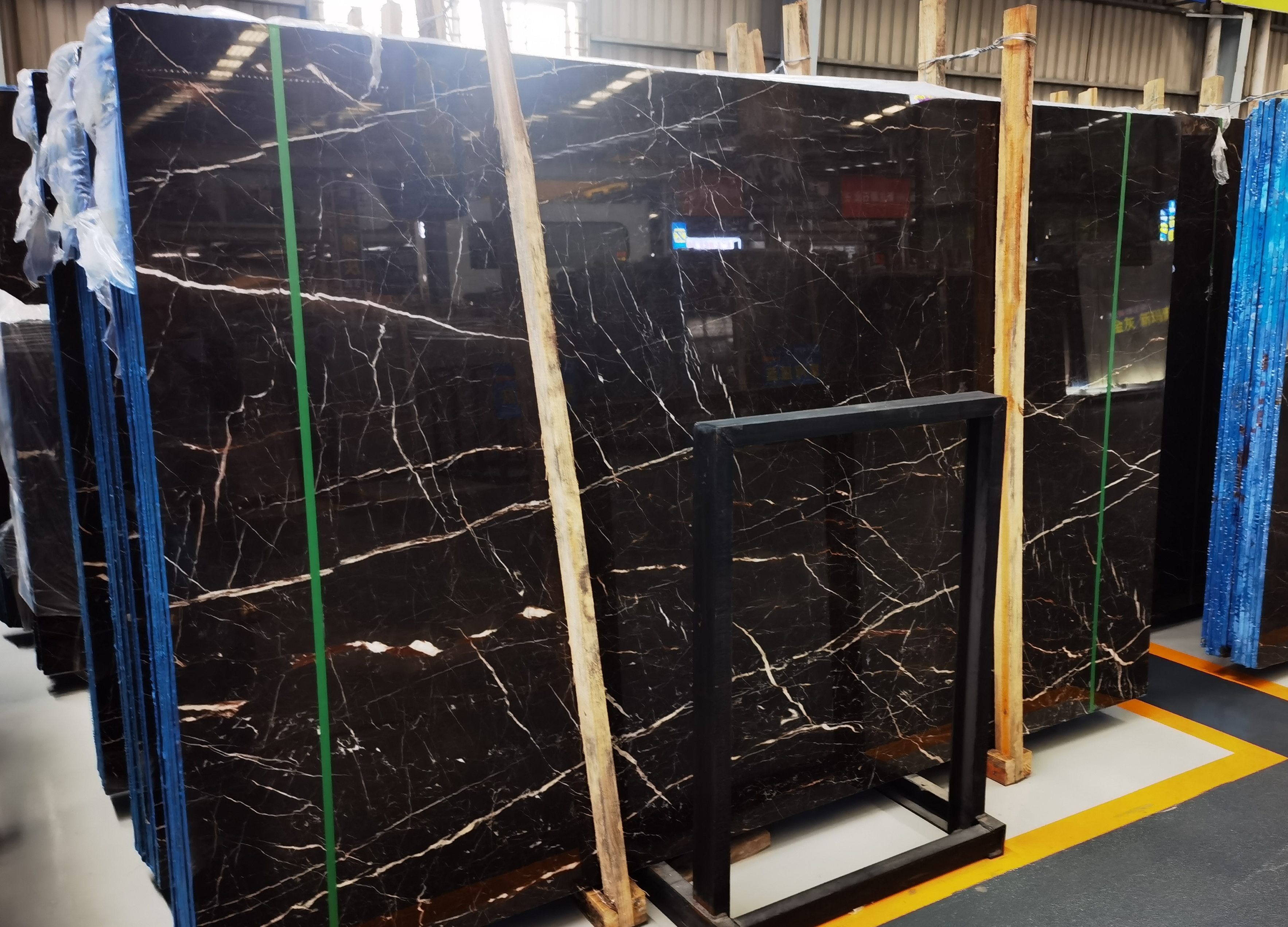 China Natural Stone Saint Lurent Brown Marble Polished Marble Slabs for Tiles Contertops staris