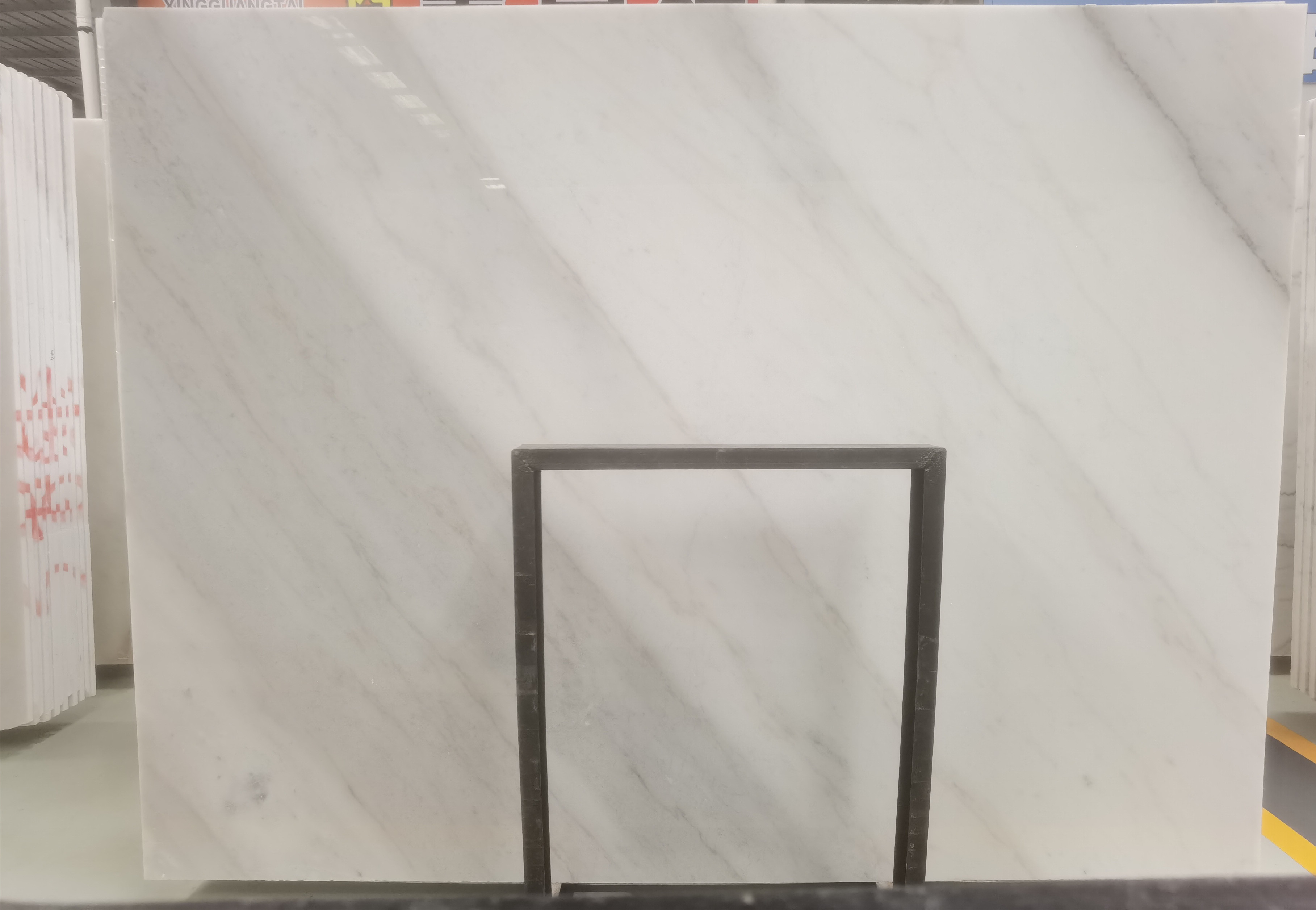 China Bruce White Polished Marble Slabs for Wall/Flooring Tile Kitchen Countertops