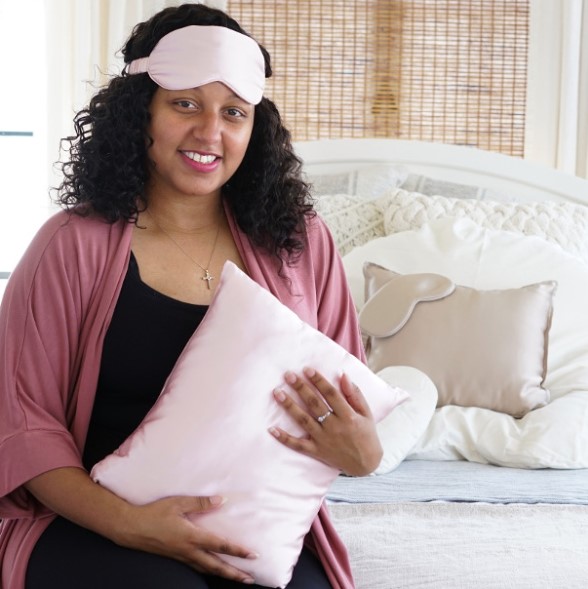 Silk sleeping eye mask