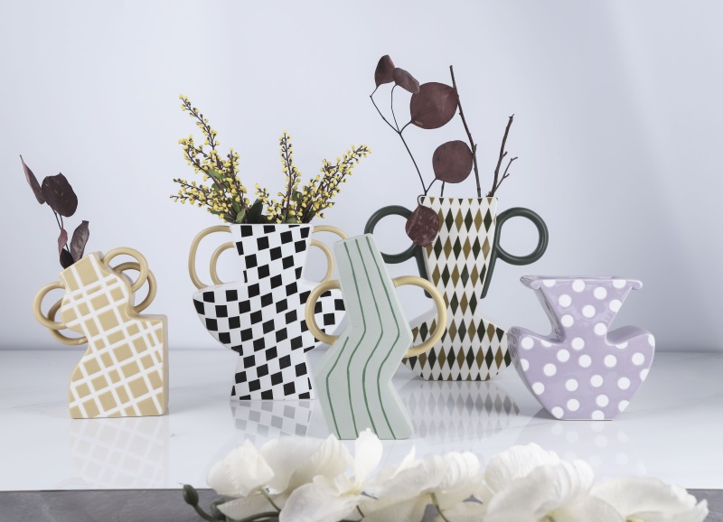 Flat vases