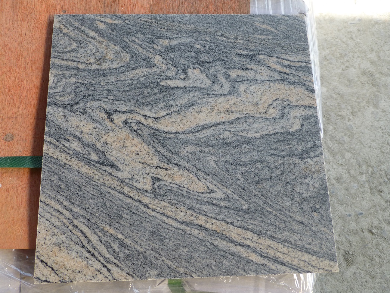 China Juparana Light Grey Granite Tiles Slabs Cubes Kerbs Natural Stones