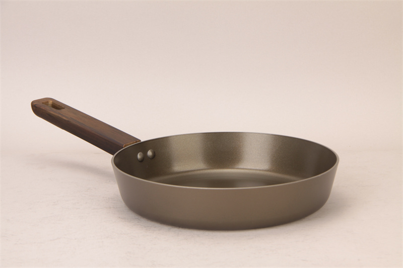 Pressed aluminum frying pan