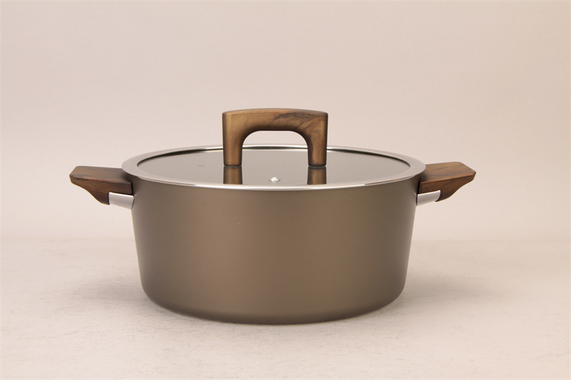 Pressed aluminum casserole with lid