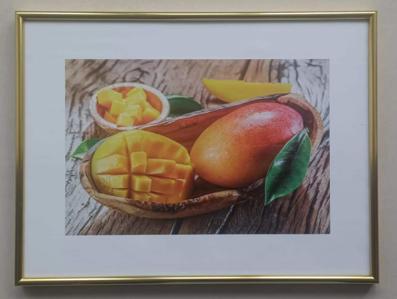 Aluminium frame for photos