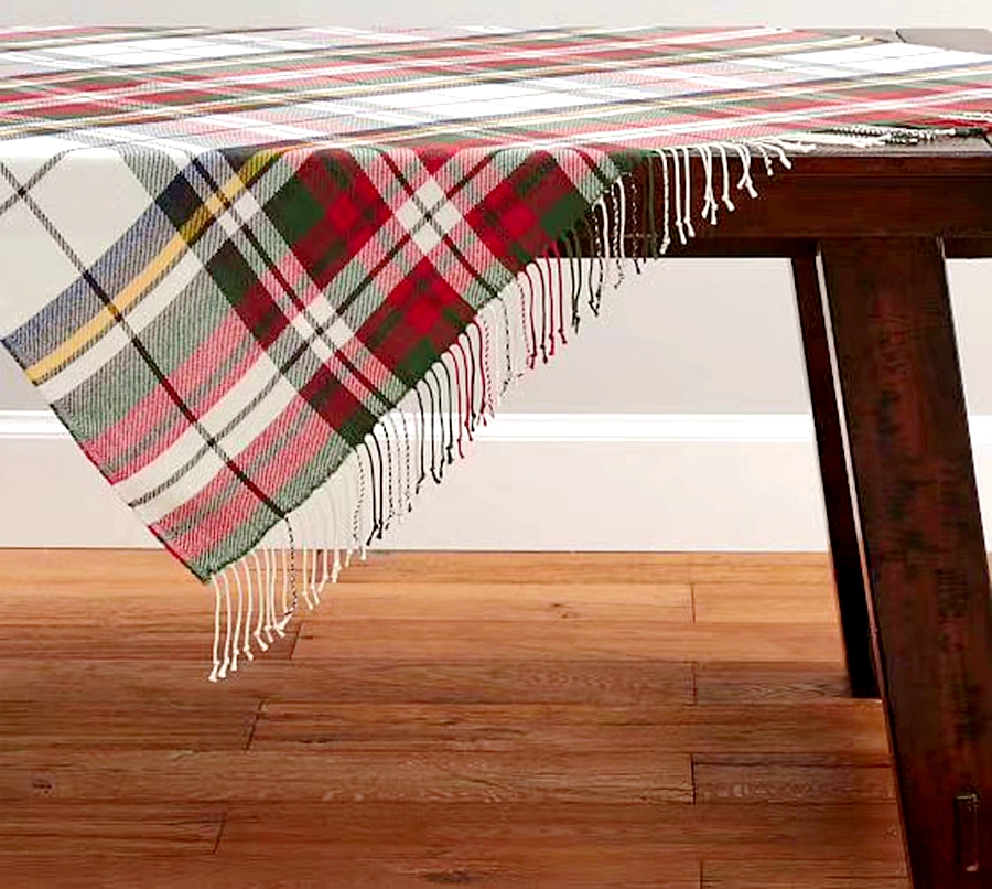 Clasical Polyester Cozy soft light weight throw blanket with Tassels for Bed
