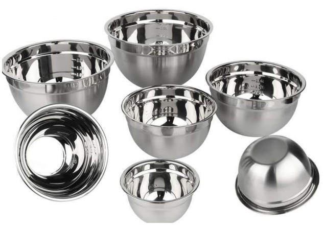 Stainless steel salad bowl