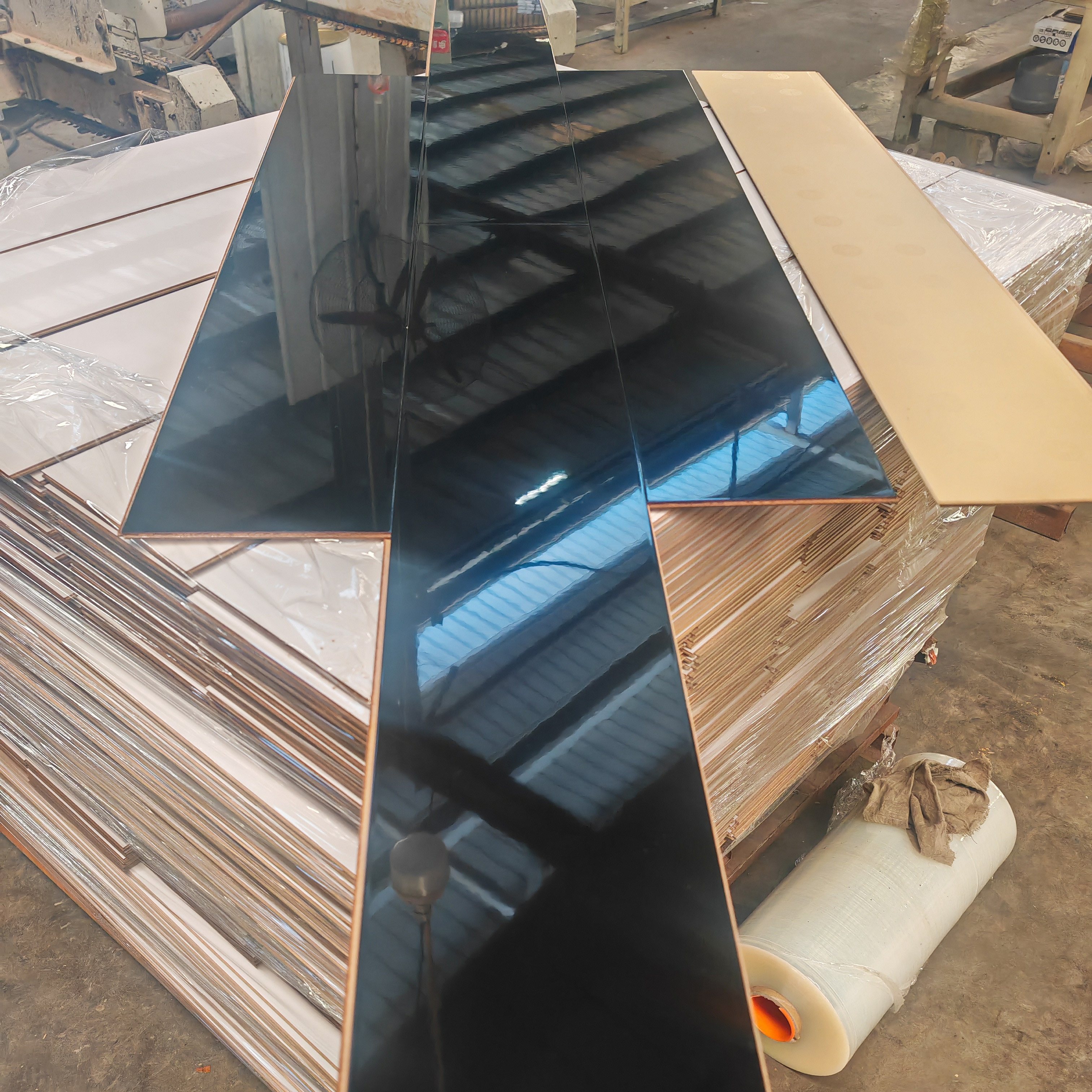 Super High Gloss Laminate Flooring Wood Waterproof 8mm 12mm