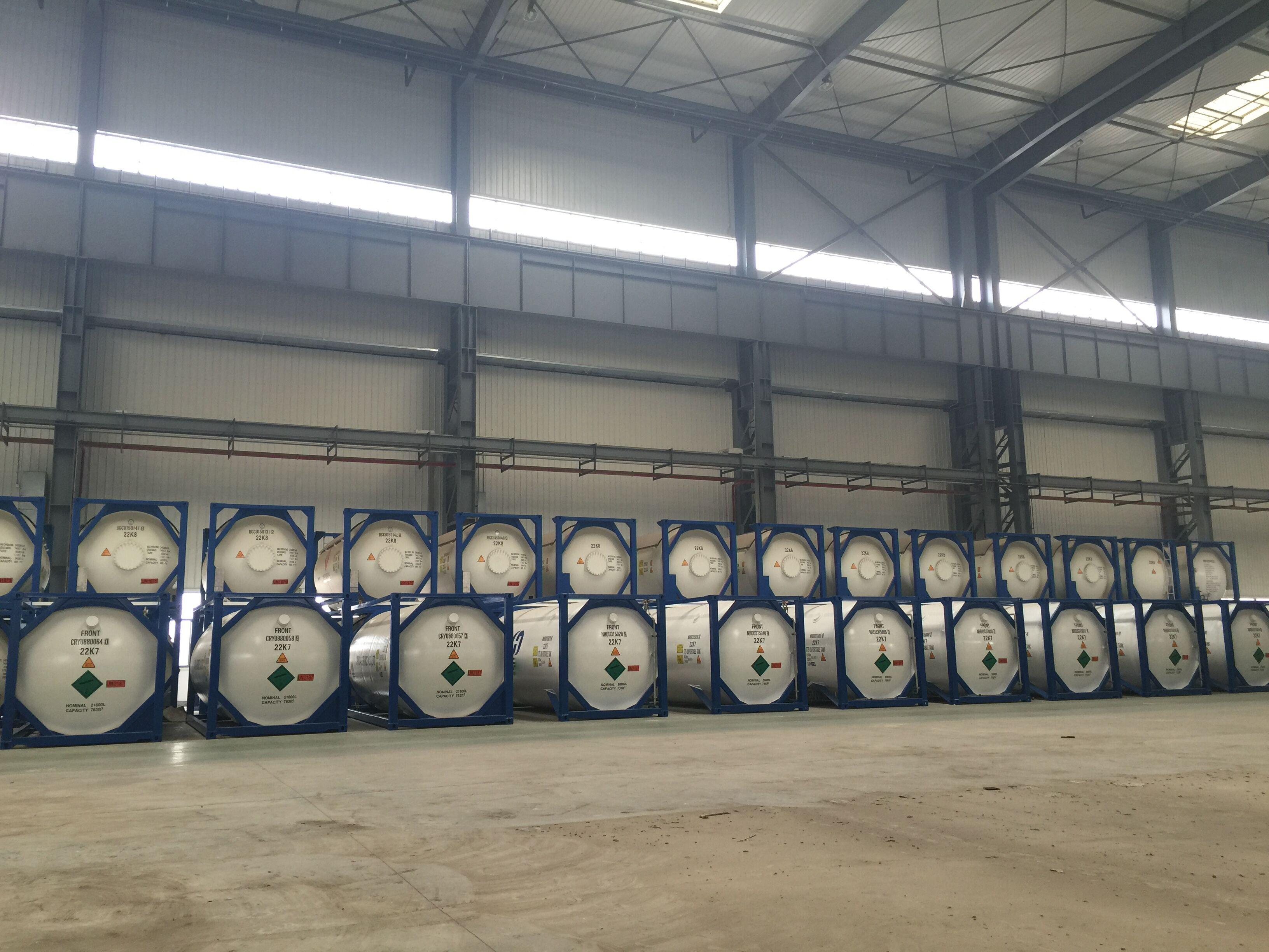 Cryogenic movable tank, transport tank
