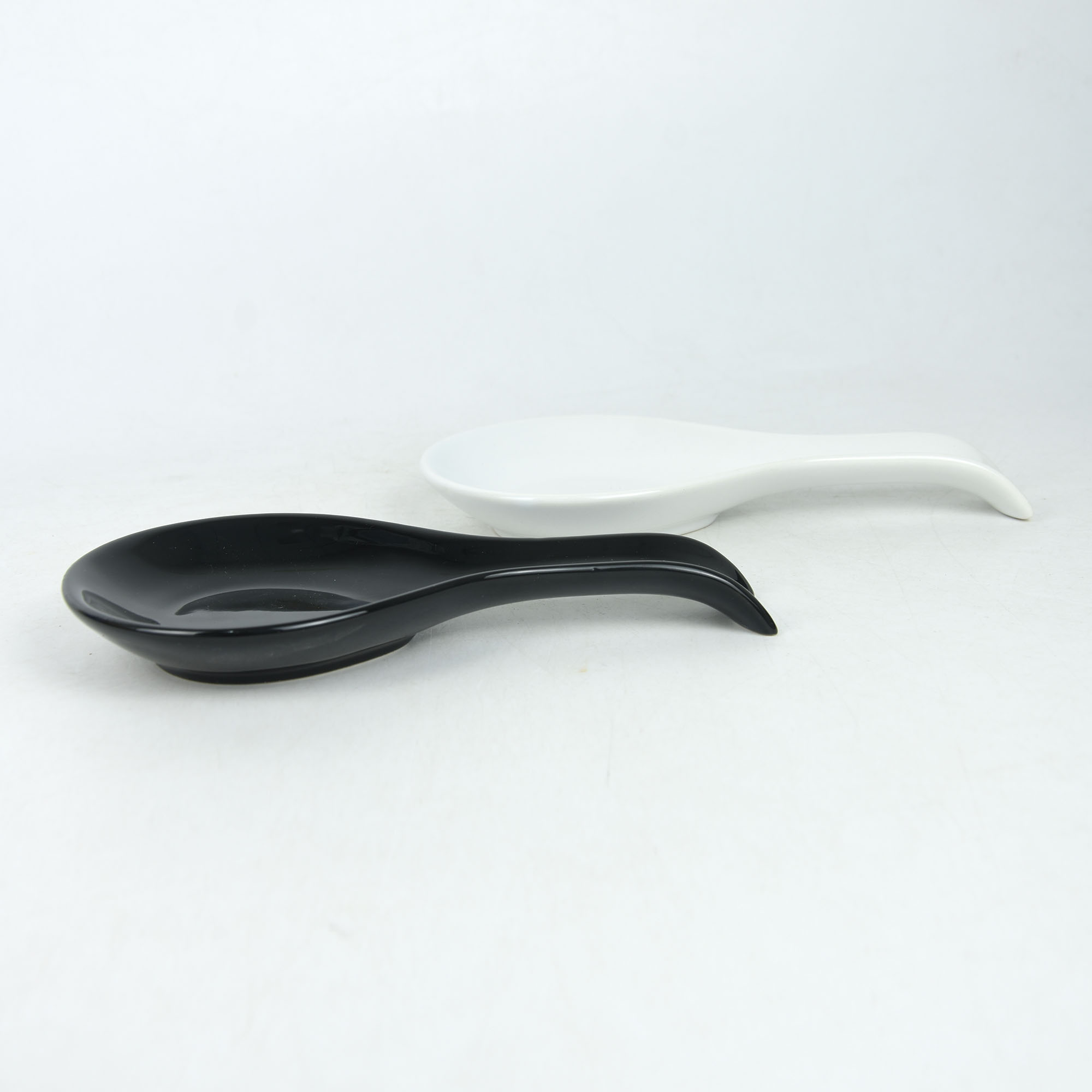 ceramic spoon rest in black and white color
