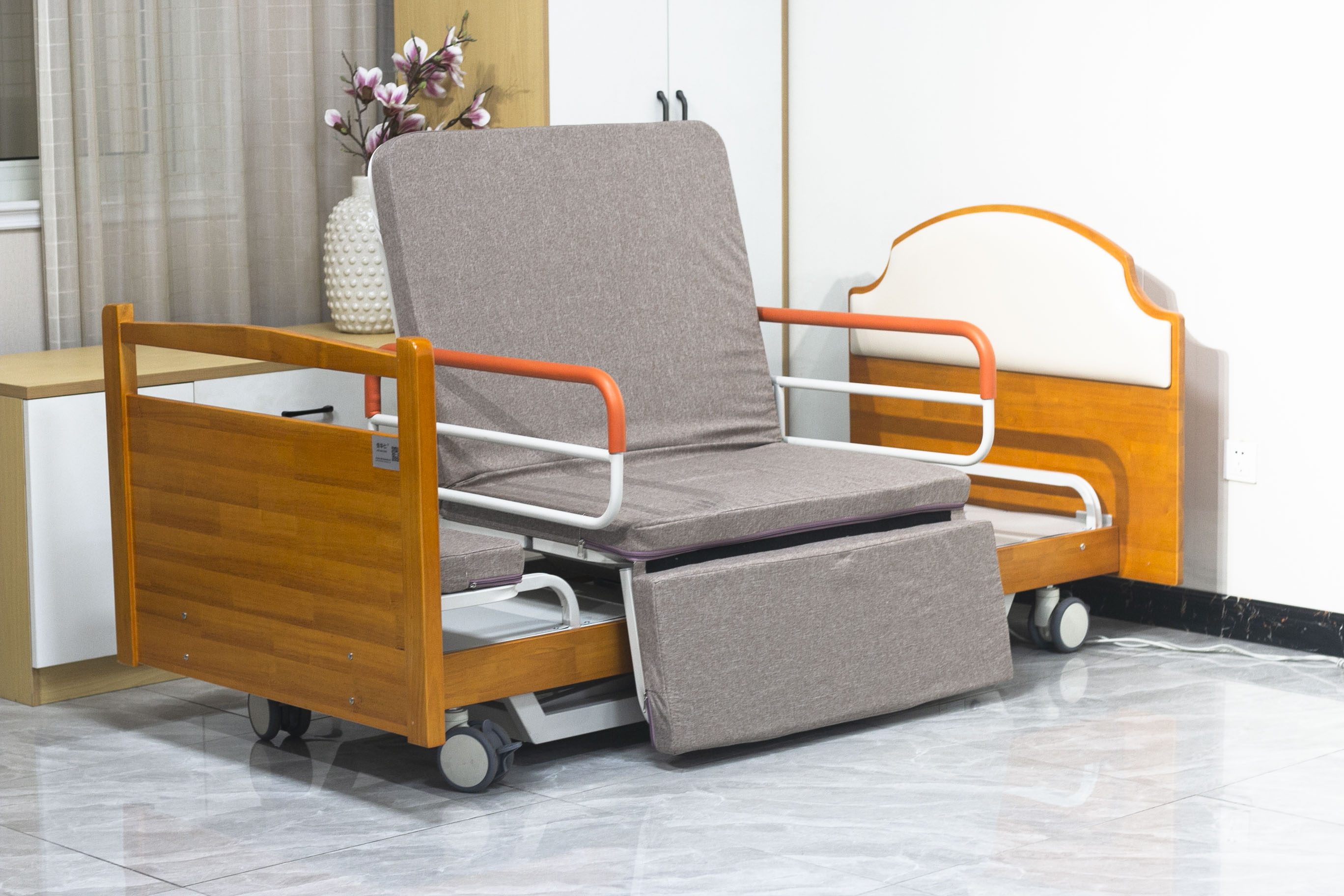 Xinhuaren electric sickbed rotation function