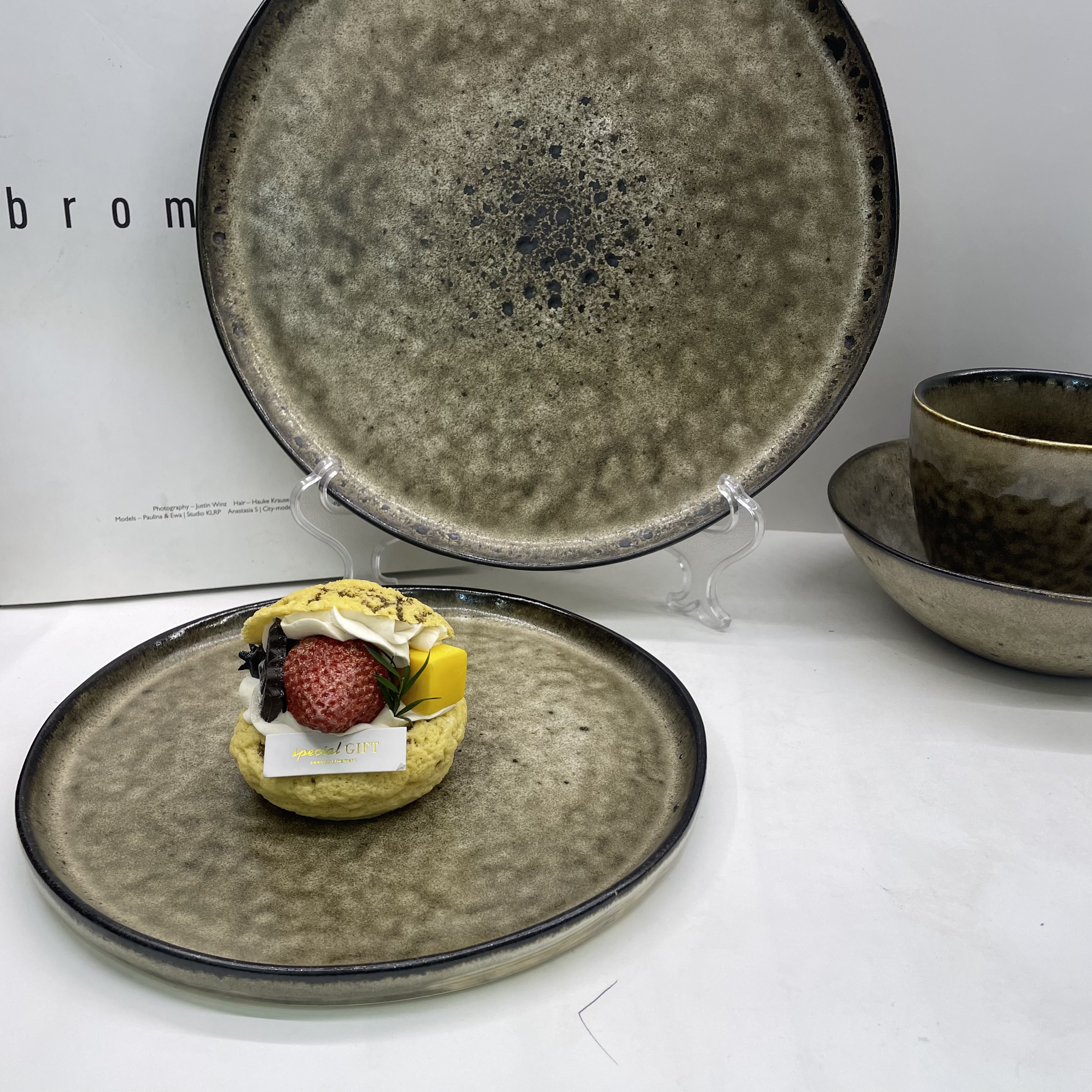 Reactive glazed Stoneware dinner set