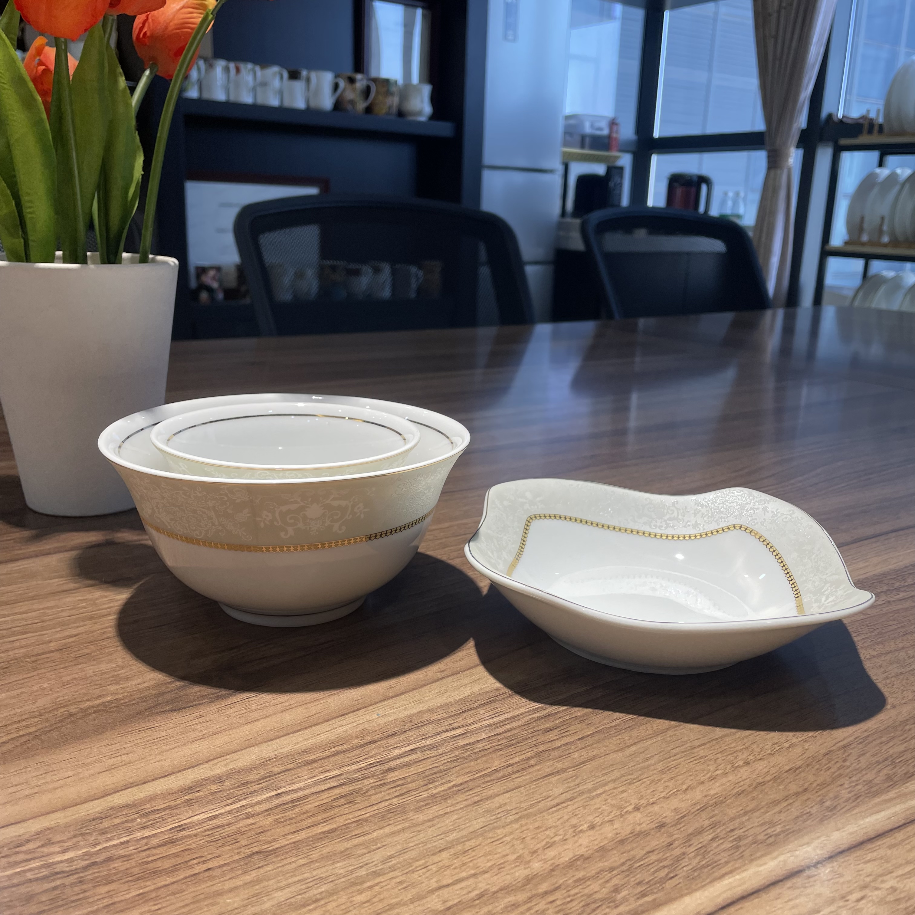 New bone china 4&5.5inches bowls & 5.5plate with crisp embossed decal