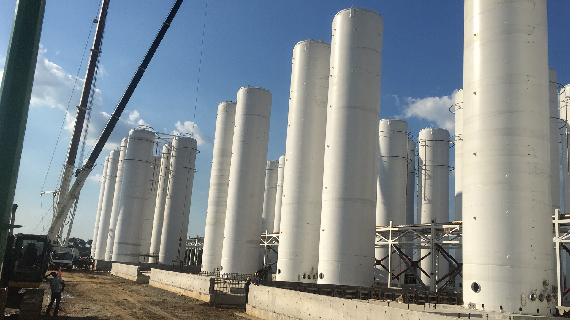 Cryogenic liquid storage tank 2M3-1000