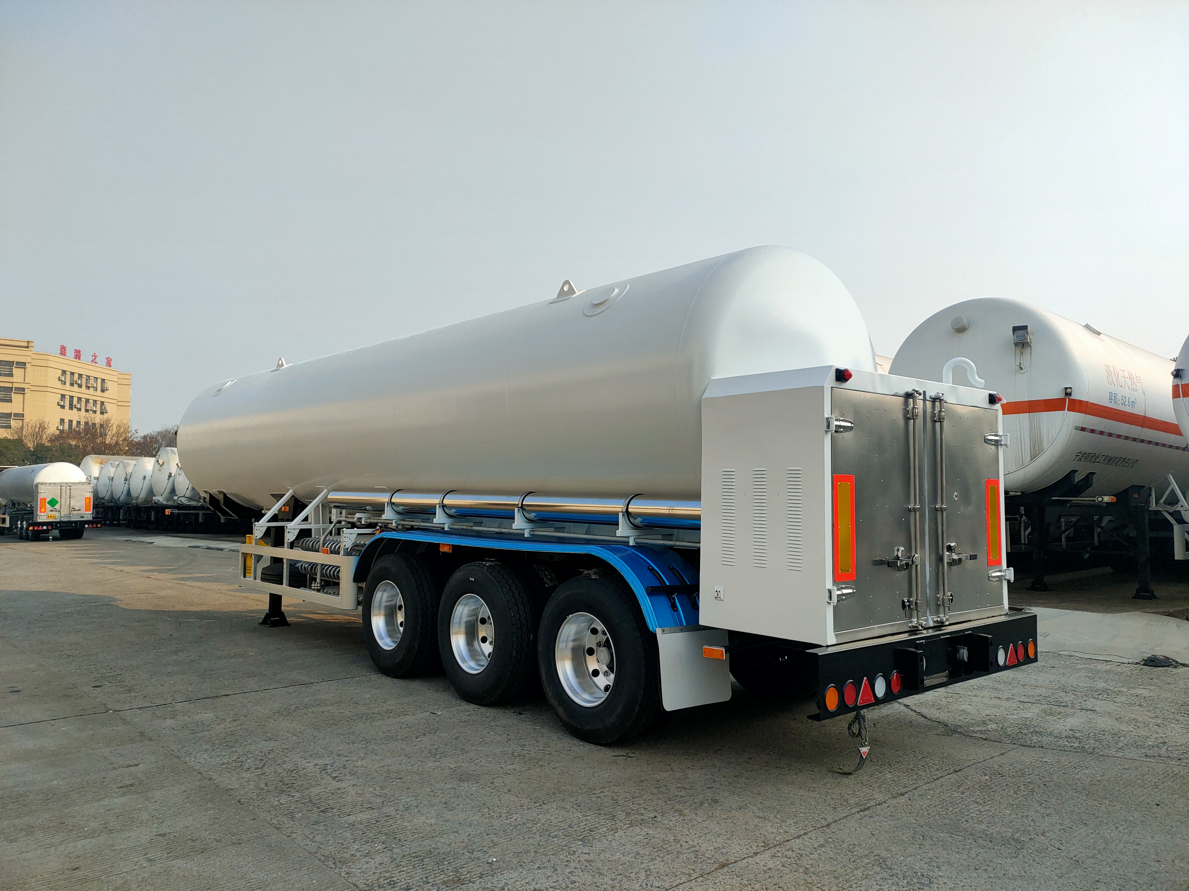 Cryogenic semi-trailer mobile Liquid Oxygen tankerk