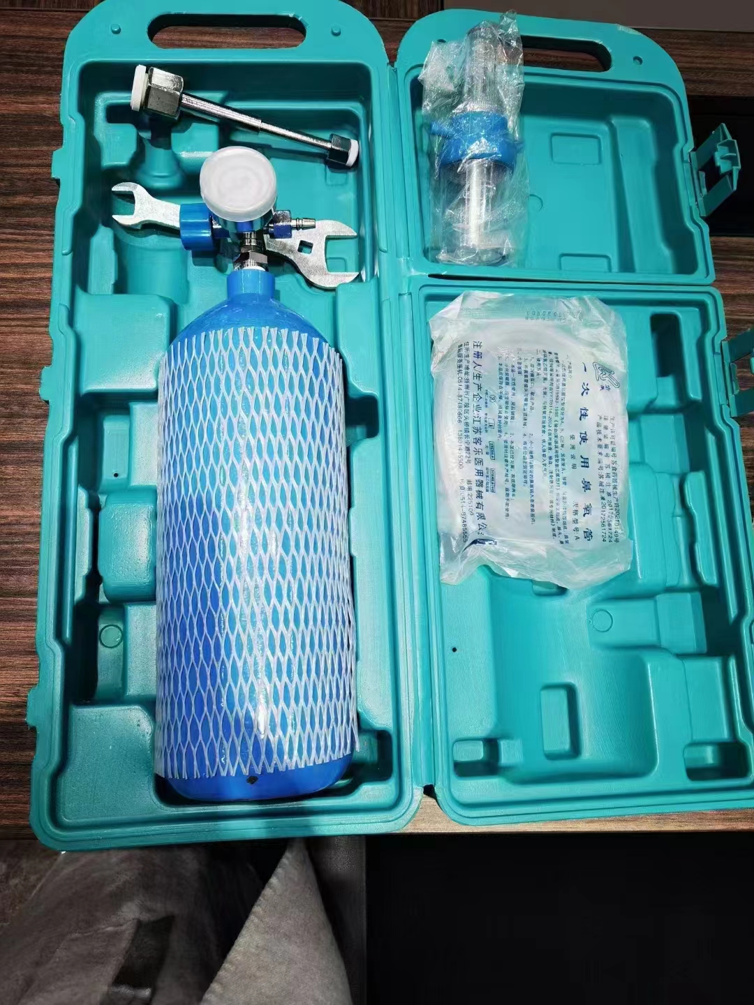 2L oxygen cylinder with box