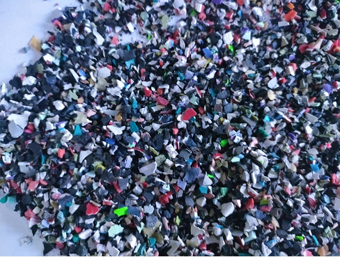 Colored rubber particles