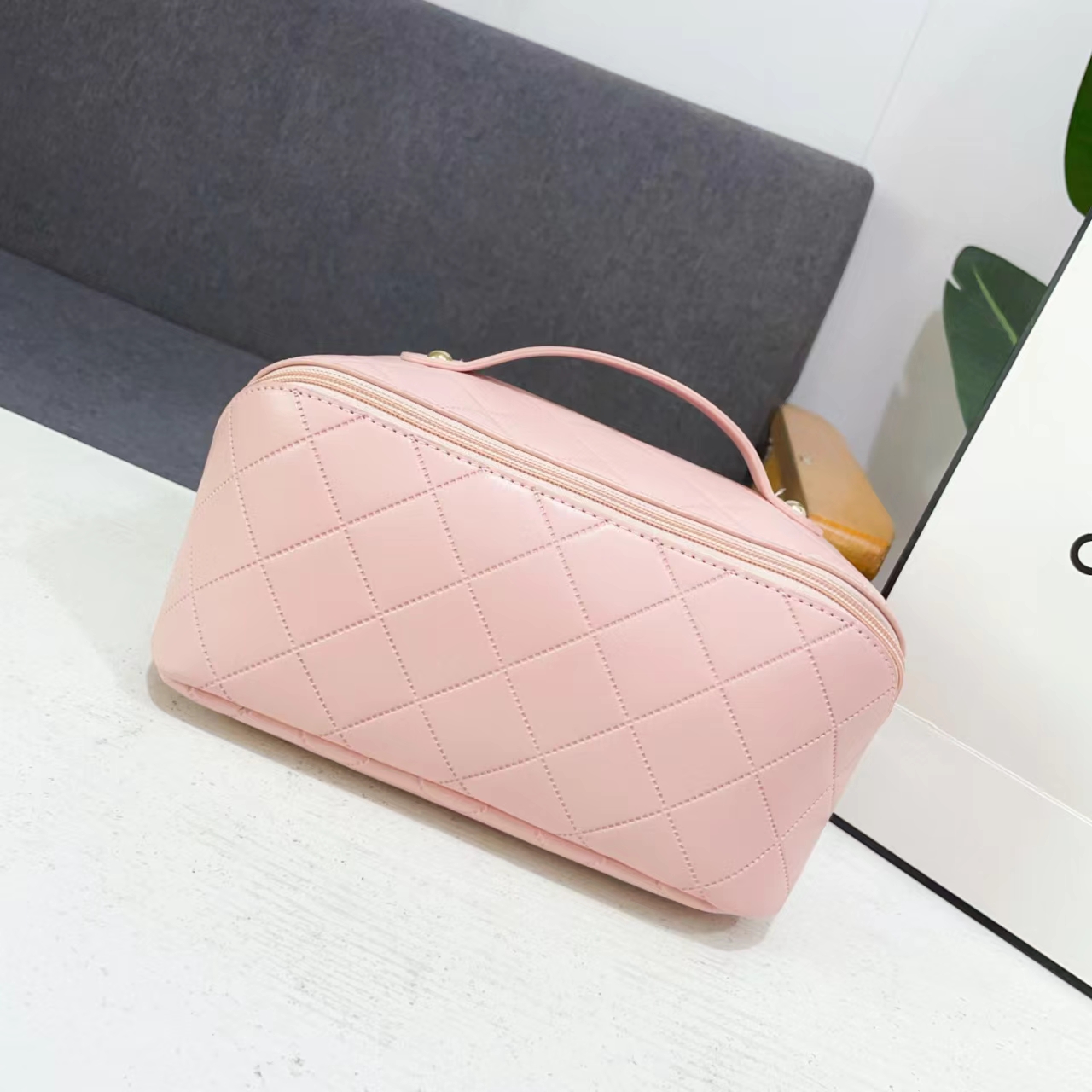Beautiful home, make-up bag, simple atmosphere, waterproof artificial leather