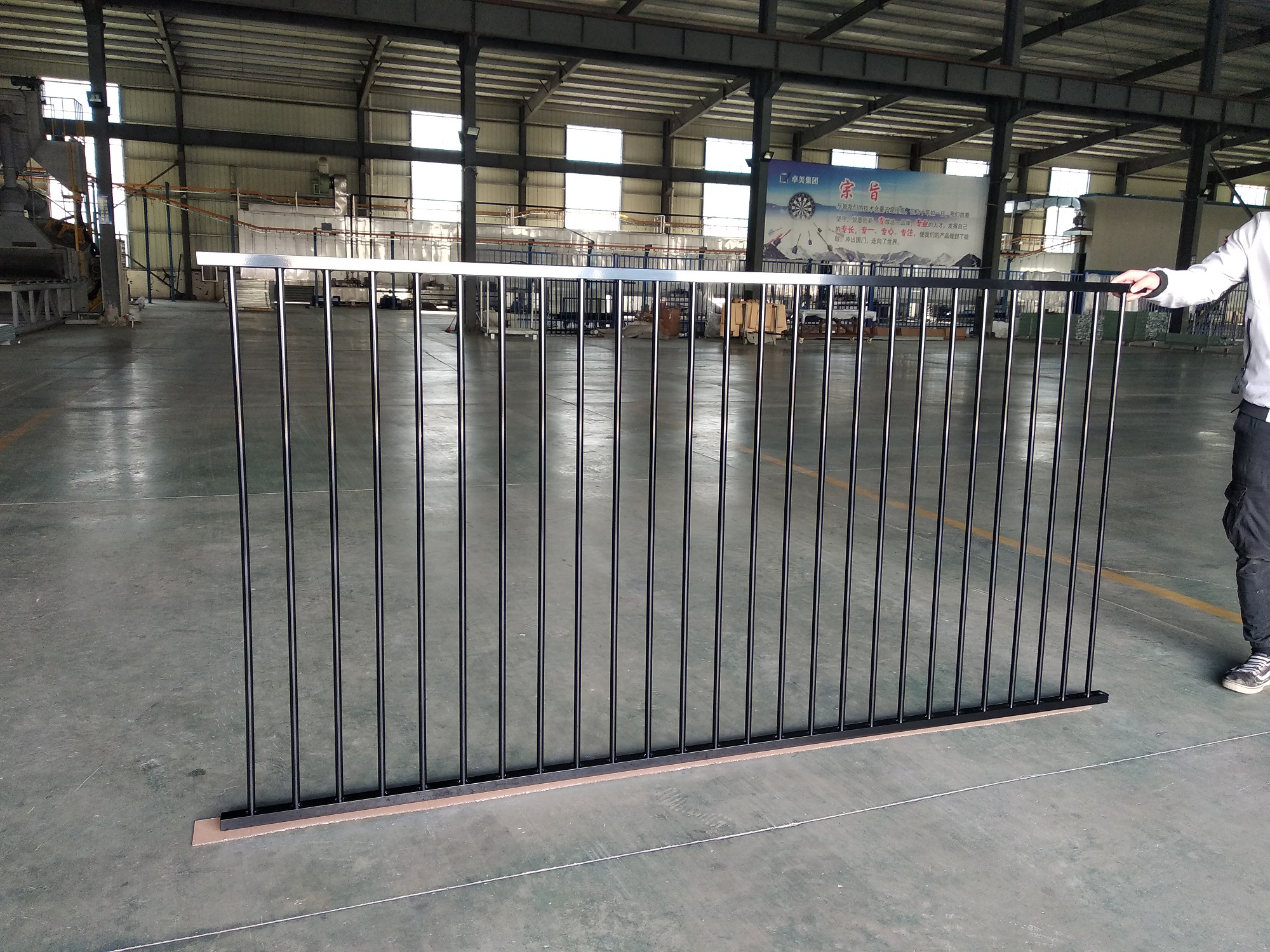 JIANGXI ZHUOMEI METAL PRODUCTS CO., LTD – mesa de comedor 2