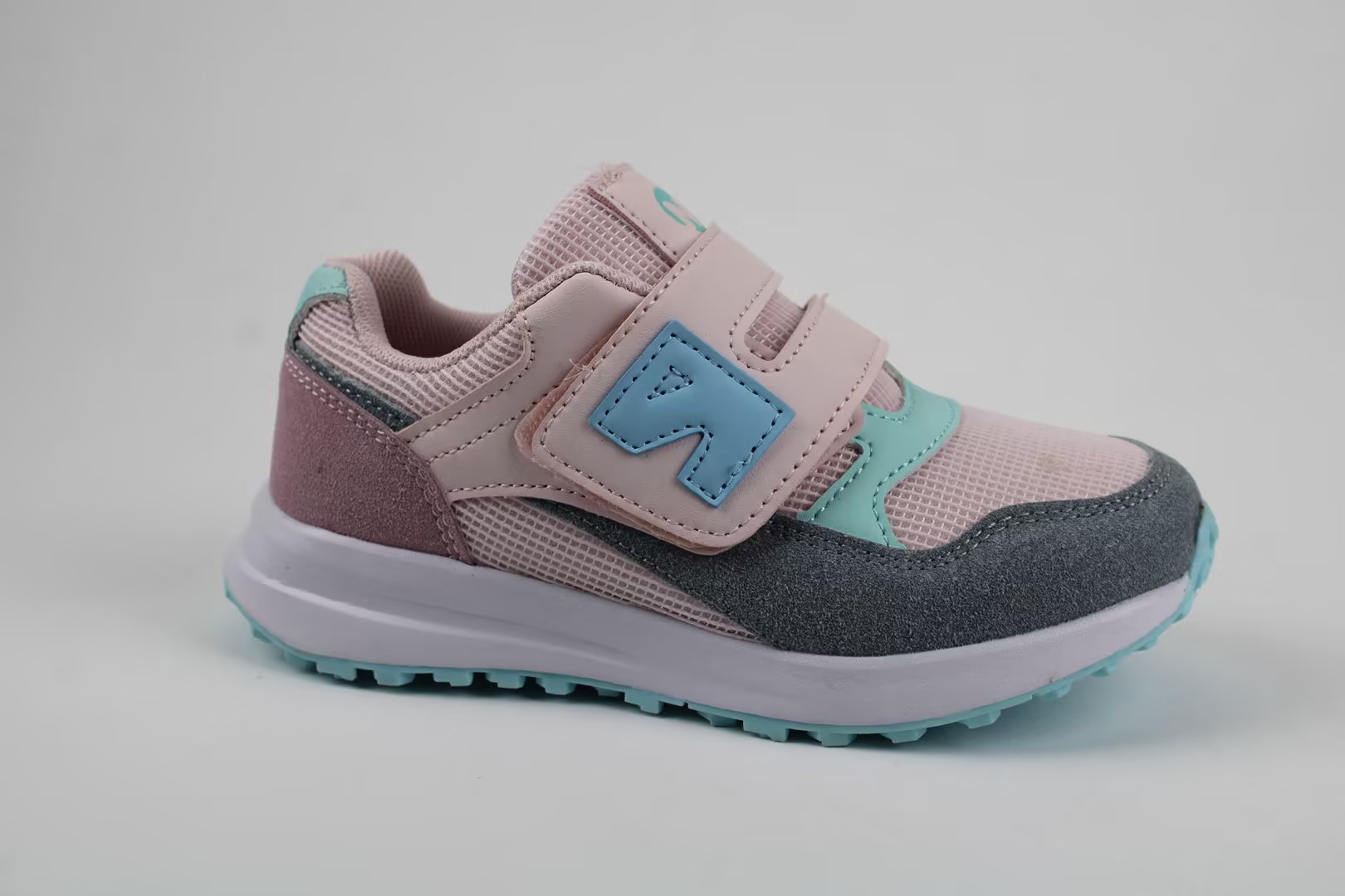 KIds sport shoes