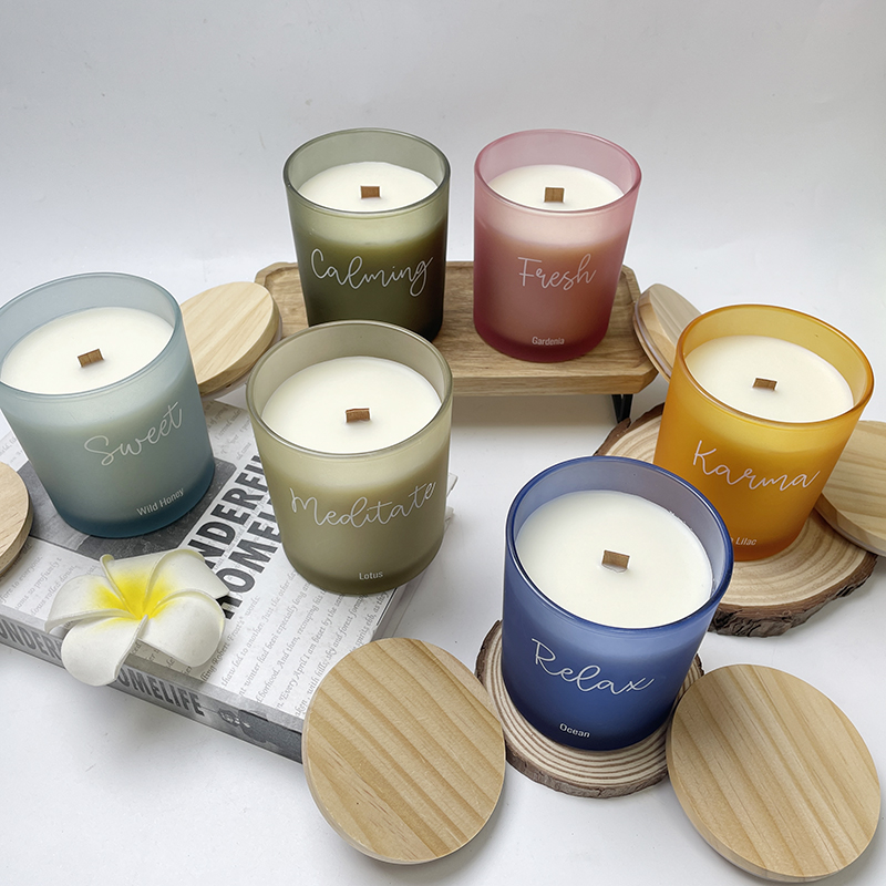 Custom Colored Frosted Glass Scented Candle With Wooden Lid