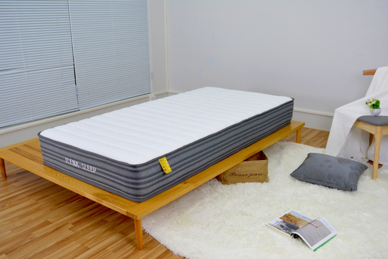 Rolled compressed pocket spring mattress