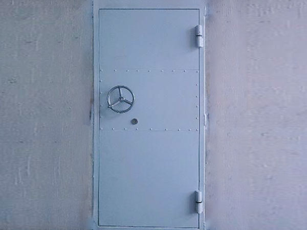 Blast proof door