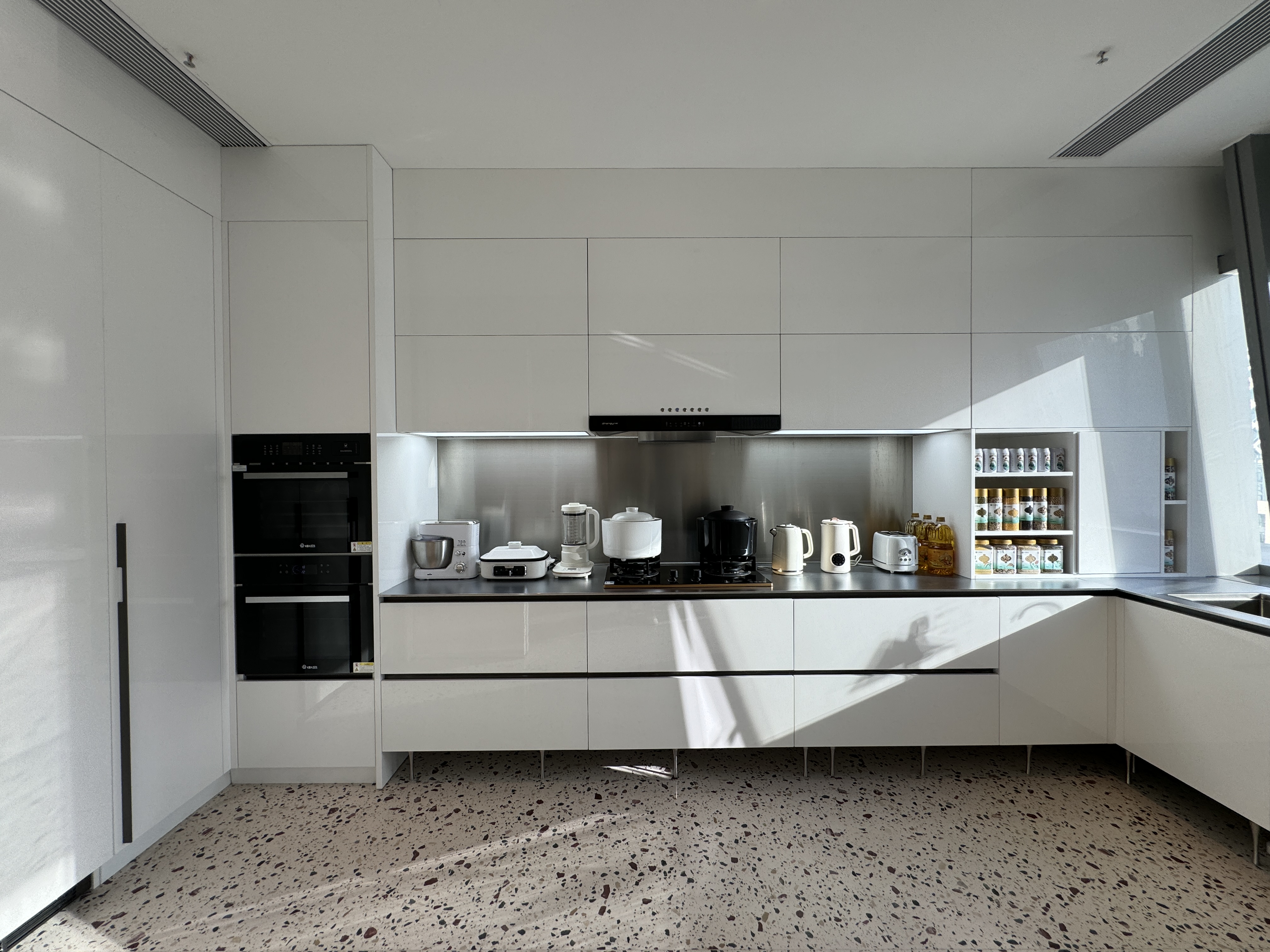 Shenzhen Zhongyi Smart Home Co., Ltd. – cama de metal 4