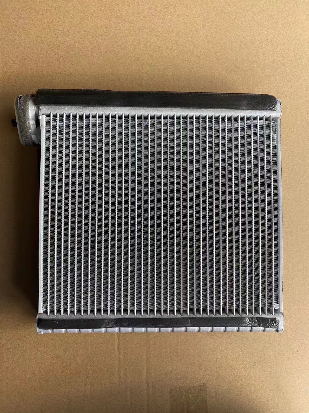 Automotive air conditioning evaporator, air conditioning evaporator, evaporator