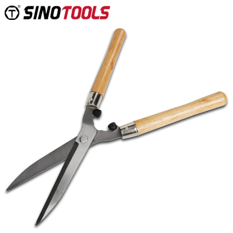 Straight edge hedge shear