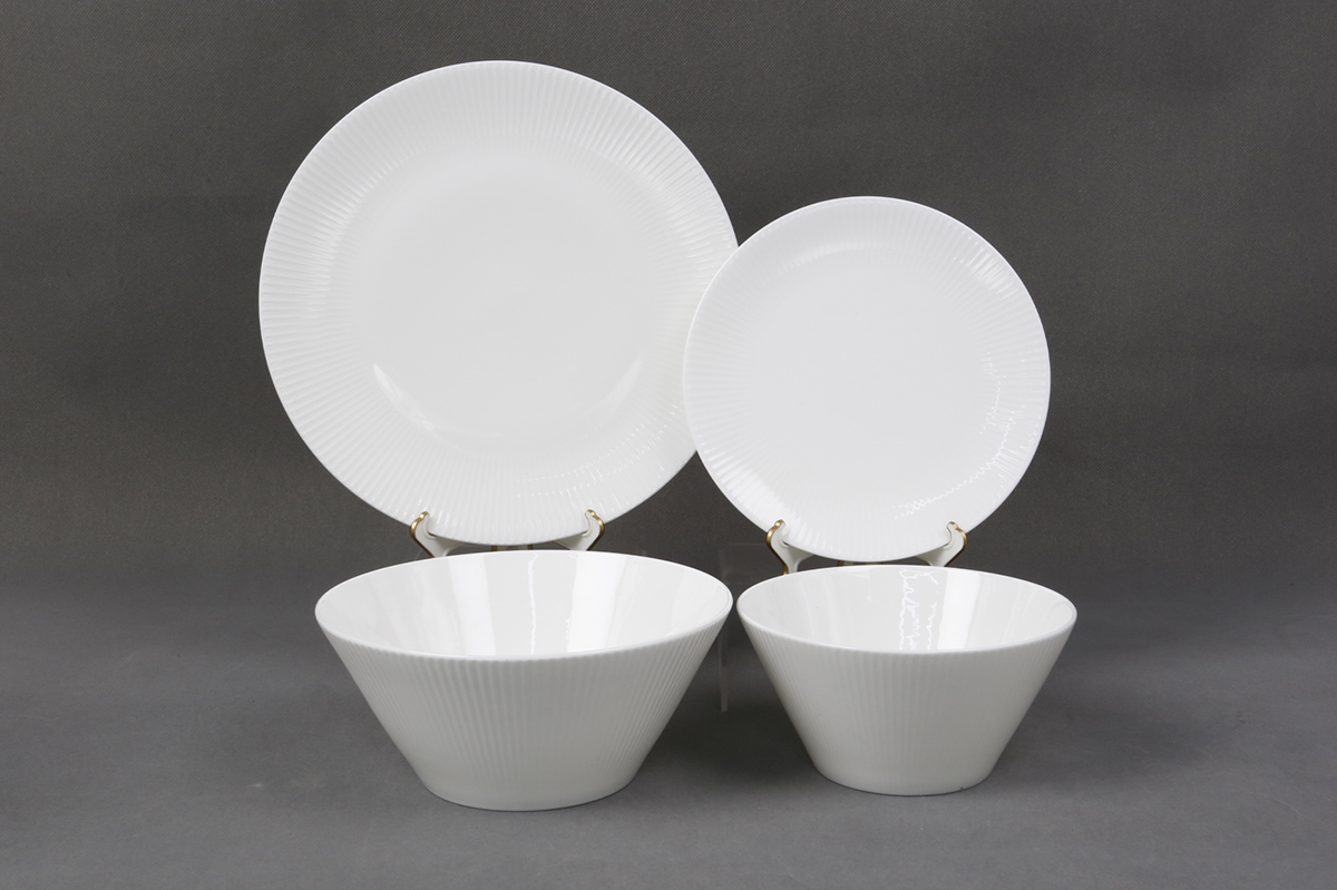Concise 16pcs Fine bone china dinner set with embossments