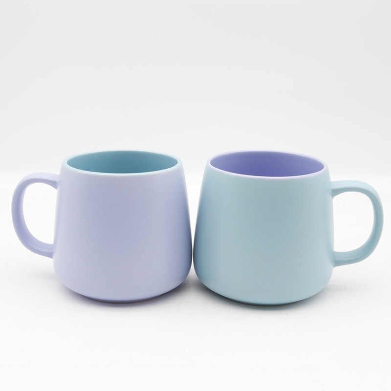 Stoneware mug with glossy glaze and cute color