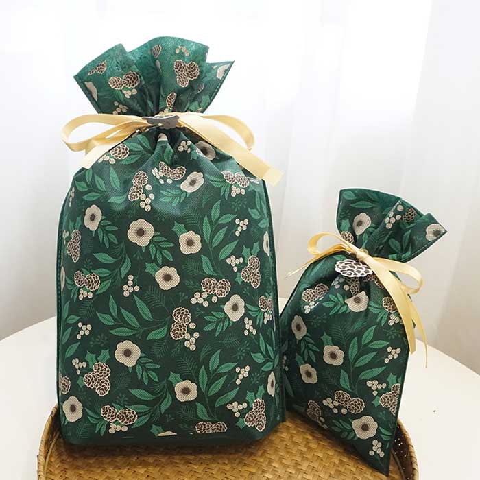 Green Non-woven Floral Christmas Gift Bag