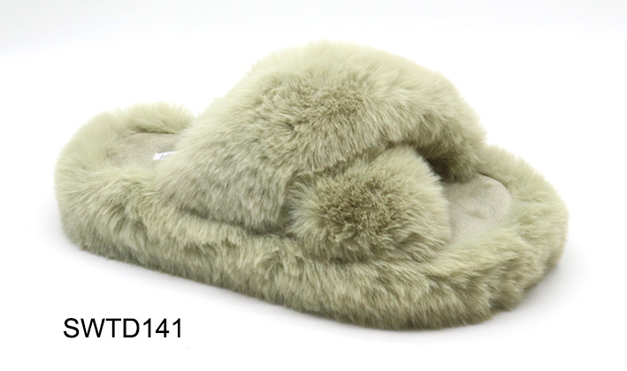 Slippers，indoor Slippers ,plush Slippers,flat