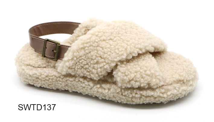 Slippers，indoor Slippers ,plush Slippers,flat