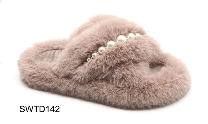 Slippers，indoor Slippers ,plush Slippers,flat