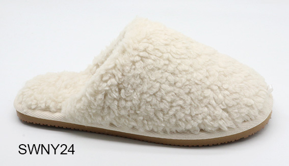 Slippers，indoor Slippers ,plush Slippers,flat