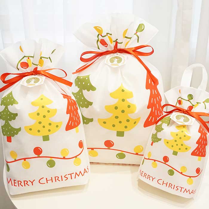 Christmas Lights And Tree Pattern White Non-woven Drawstring Gift Bag Handle Bags