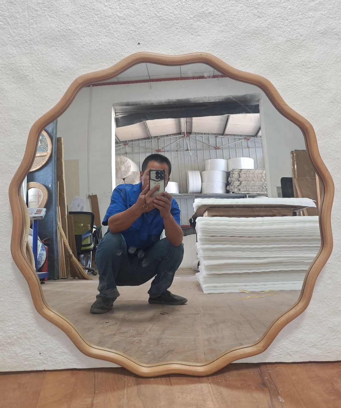 SINO GLORY CO., LTD. – Wooden mirror frame 3