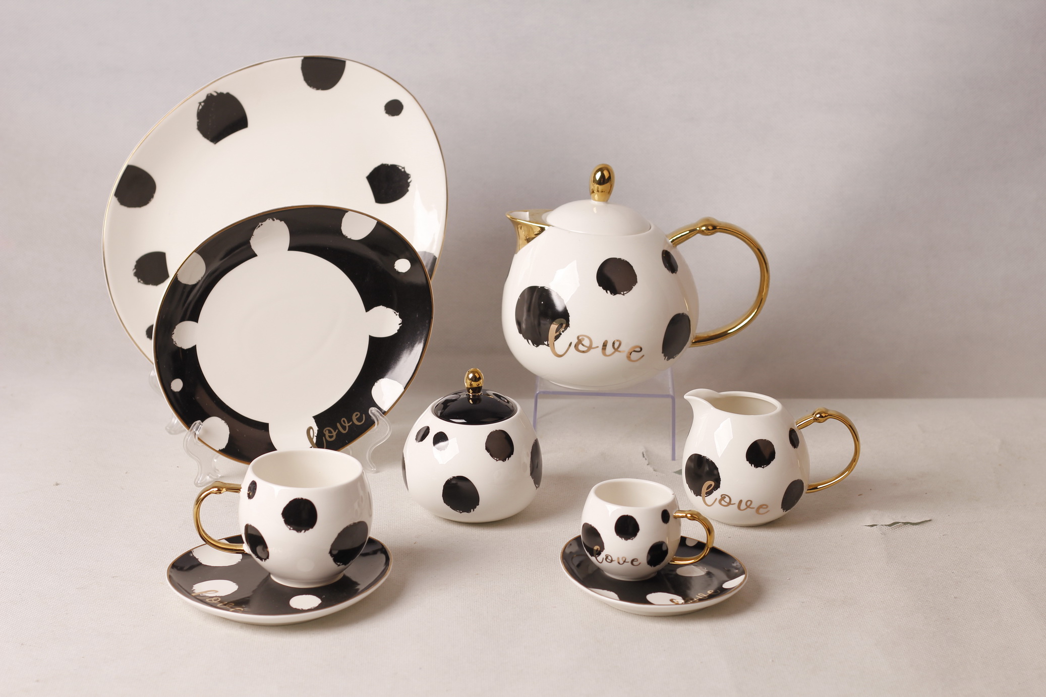 Ceramic tea set