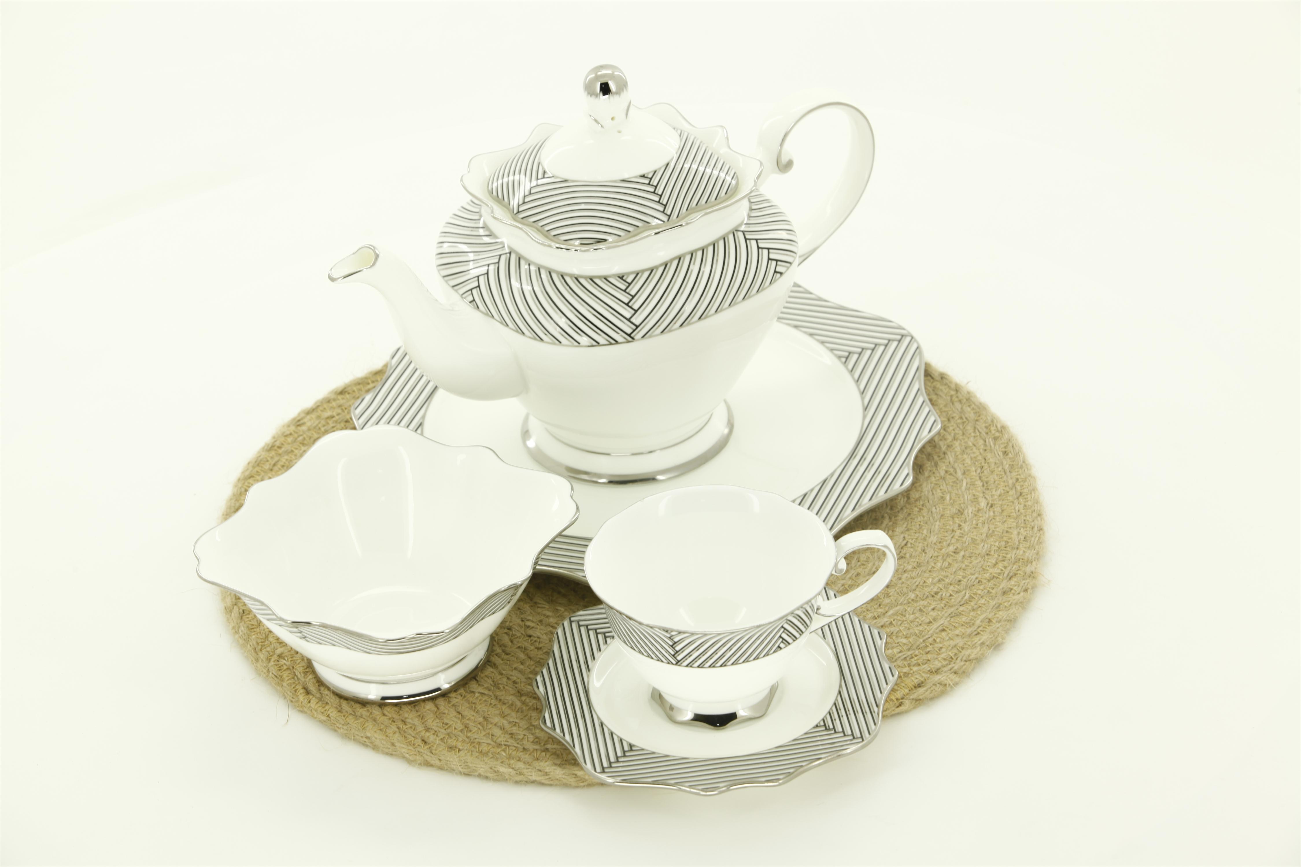 Porcelain dinner set