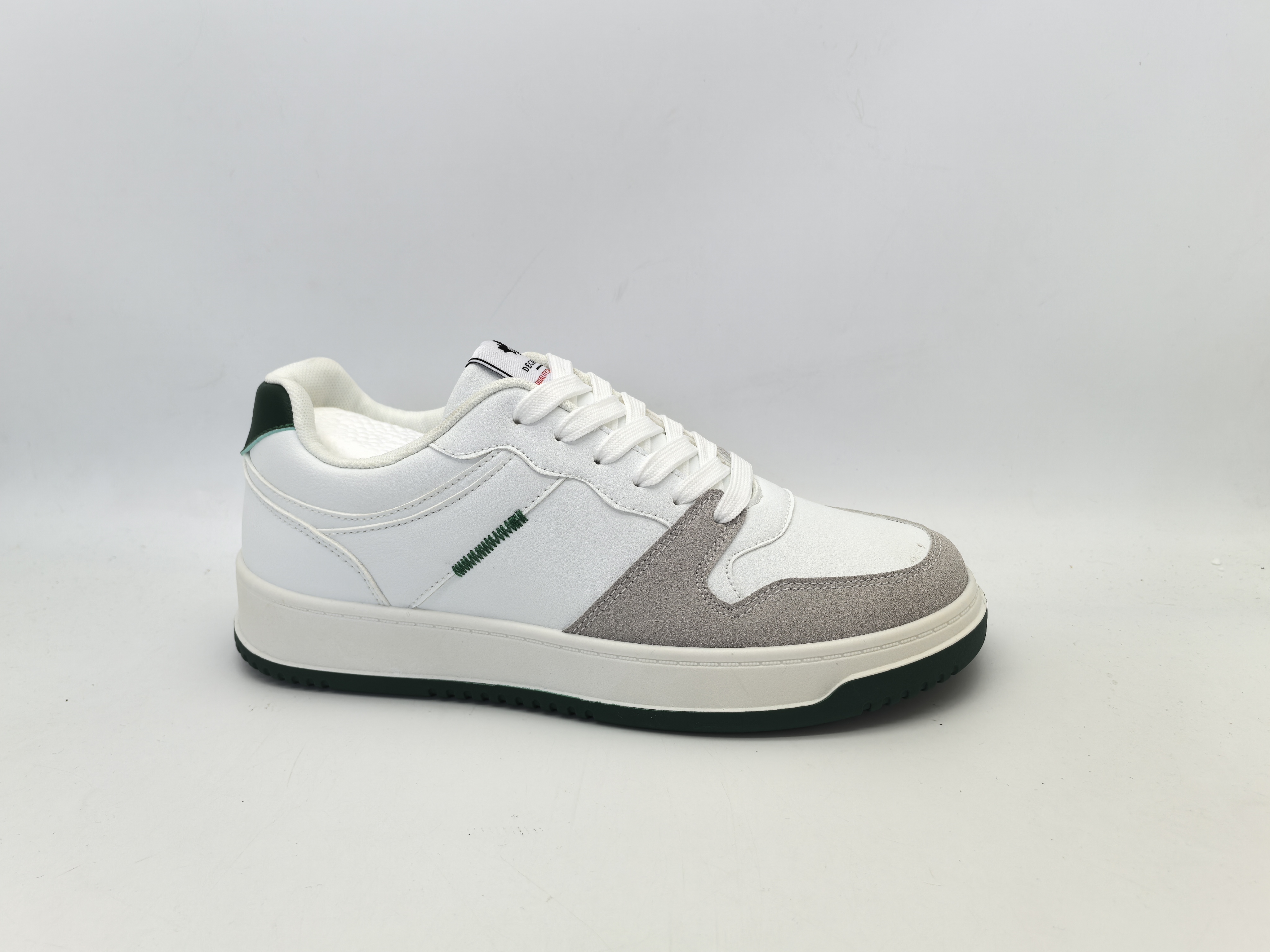 Sports shoes