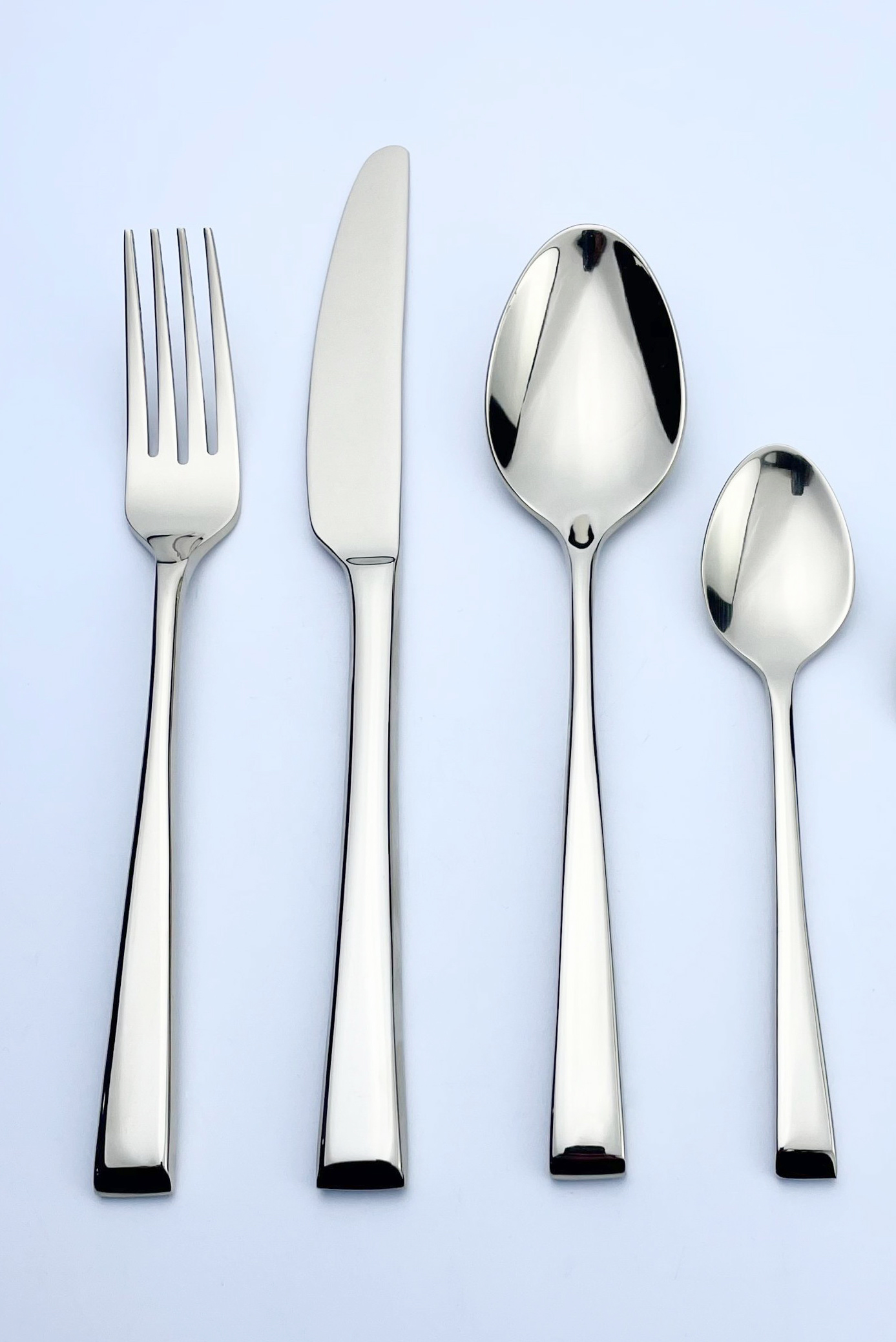 Stainless steel cutlery set