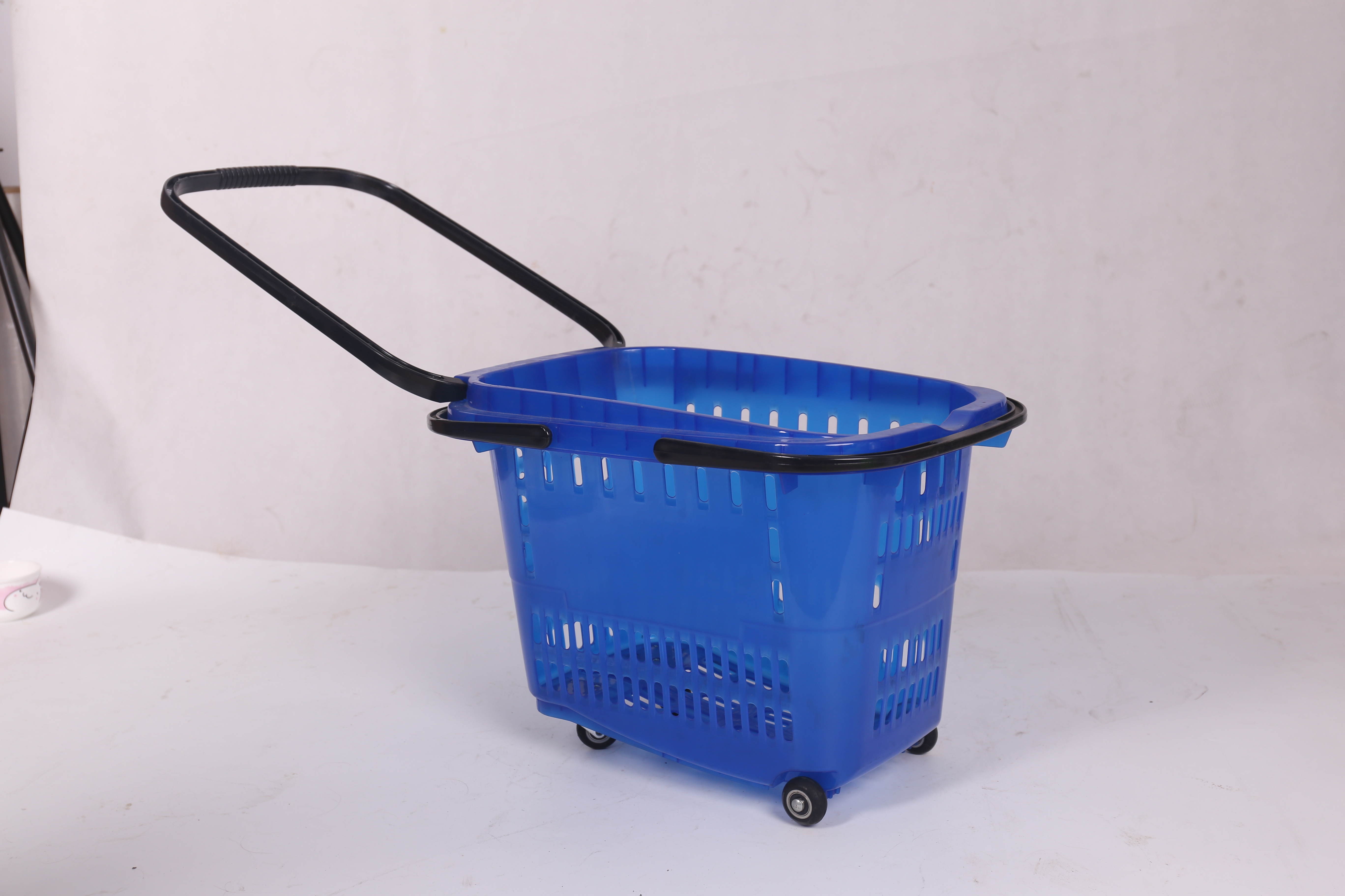 Rolling basket